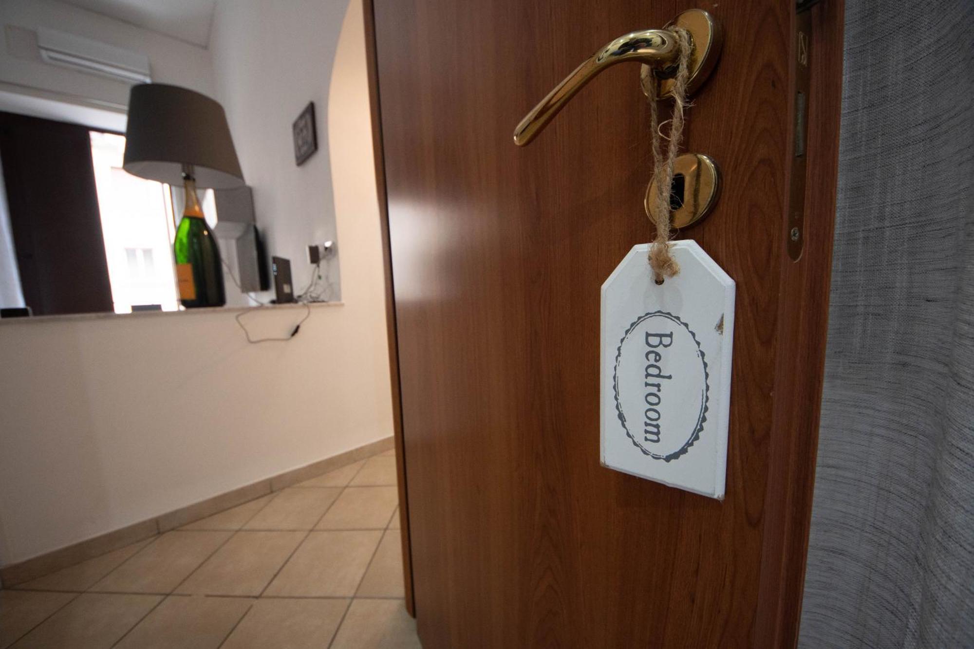 Buona Napoli Apartment ภายนอก รูปภาพ